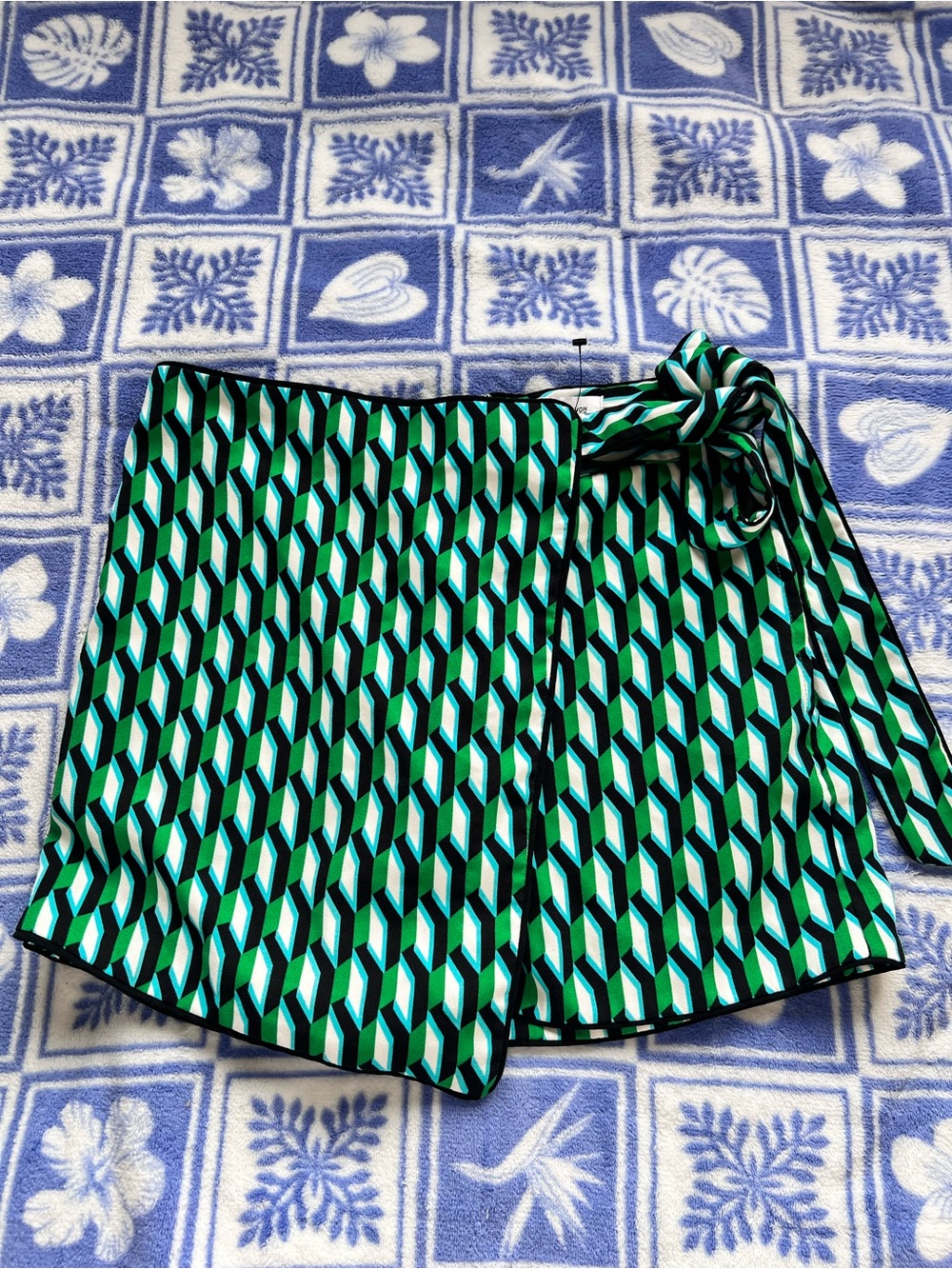 Diane Von Furstenberg Geometric Green & Black Wrap Skirt FOR TARGET. size Small